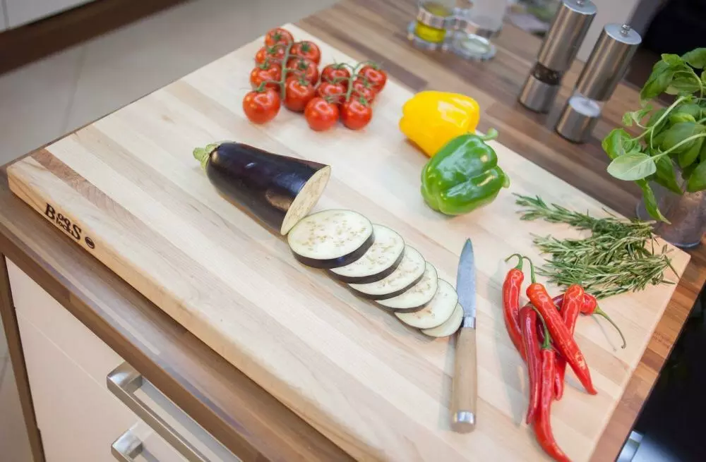 Boos Blocks Schneidebrett Ahorn Mit Griffmulden 2 Boos Blocks Schneidebrett Ahorn Mit Griffmulden – Bild 2