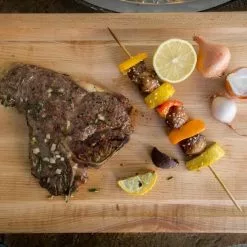 Boos Blocks Schneidebrett Gourmet BBQ Aus Ahorn Mit Saftrille -Kaffee Espresso Verkäufe JBC BBQ PHOTOSHOOT 0009 neu 2 l