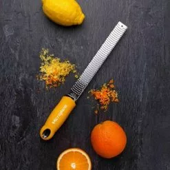 Microplane Zester/Reibe Premium In Violett 7 Microplane Zester/Reibe Premium In Violett -Kaffee Espresso Verkäufe MP Premium Classic Series Zester 46620 citrus neu 3 l