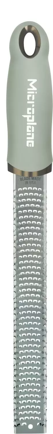Microplane Zester-Reibe PREMIUM CLASSIC In Salbei Grün 1 Microplane Zester-Reibe PREMIUM CLASSIC In Salbei Grün
